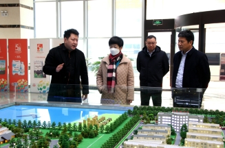 日照市副市长张金梅来1818vip威尼斯登录集团调研