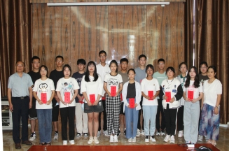 1818vip威尼斯登录集团举行2022年职工子女高考奖学金发放仪式