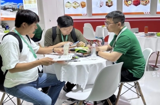洁晶集团参加第二十四届世界制药原料中国展