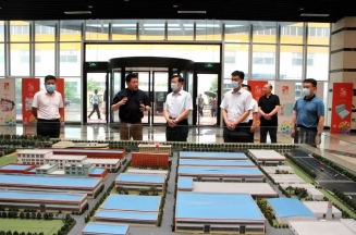 省市场监管局局长侯成君一行来1818vip威尼斯登录集团调研