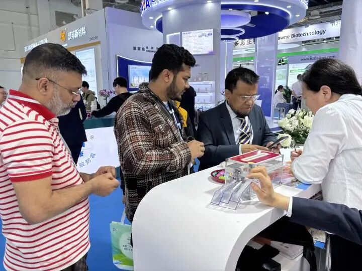 20260415洁晶集团亮相第25届上海国际染料展3